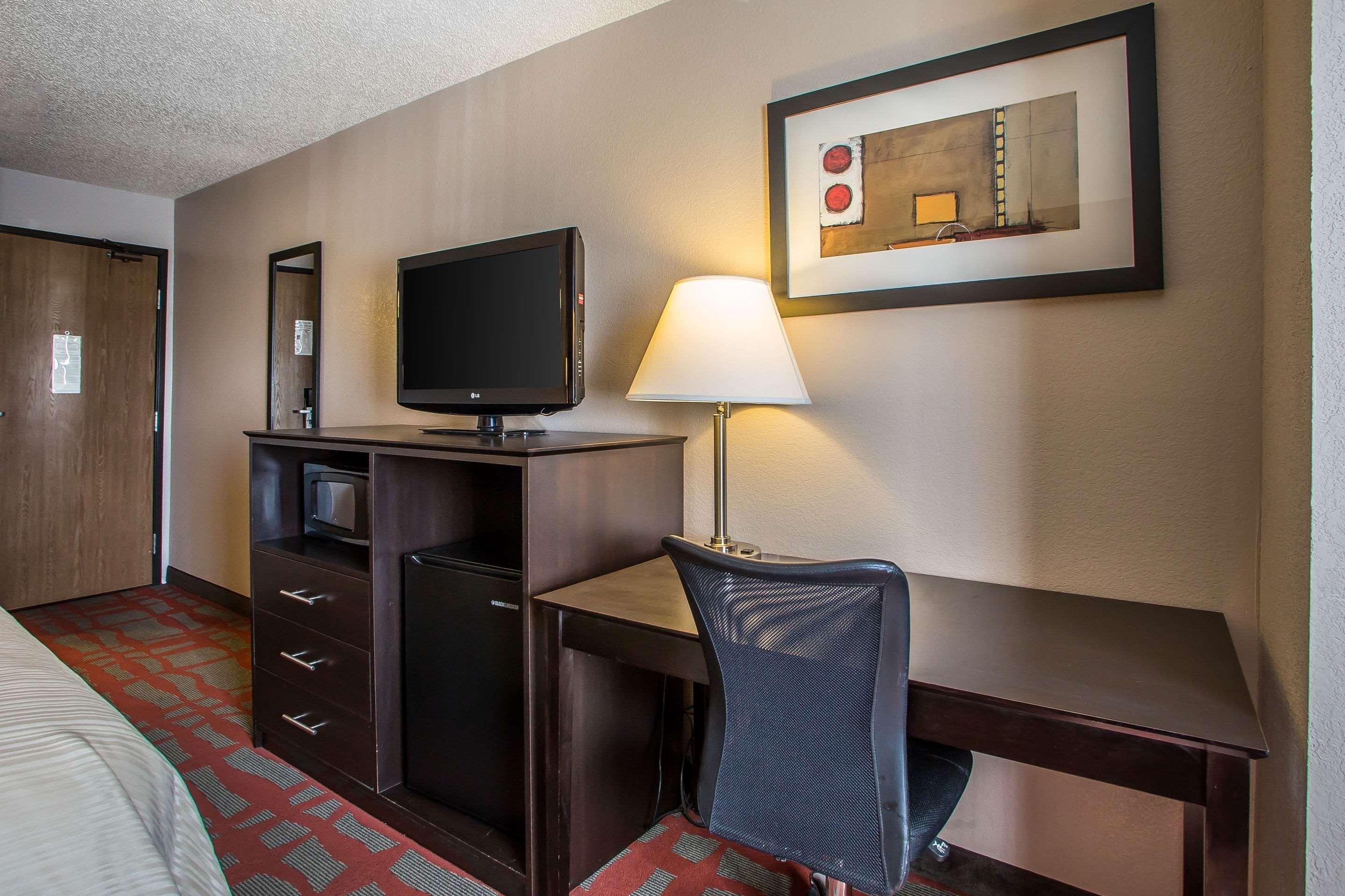 Quality Inn & Suites West Bend Exterior foto